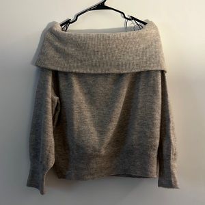 BOGO 1/2 OFF 🛍️ H&M grayish tan off shoulder sweater